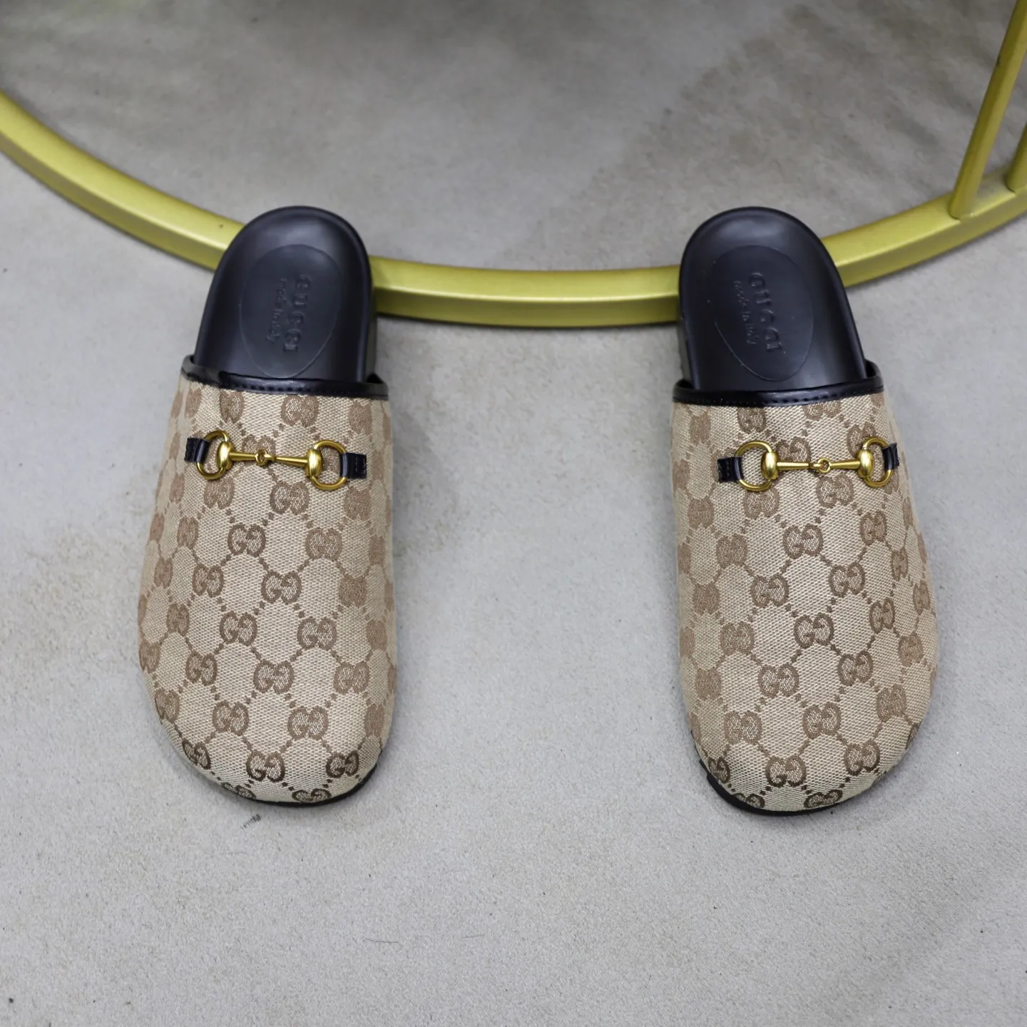 Ex-factory price: 340💰🙅‍♂️🙅‍♂️🙅‍♂️Couple model Brand: GUCCI Standard code: 35-44 (45 customized) Grade: Same as the official website Material: Original leather design Original lightweight wear-resistant molded outsole Style category: Men's fashion sandals Distinguished luxury brand elements Top luxury Color: Actual picture color
